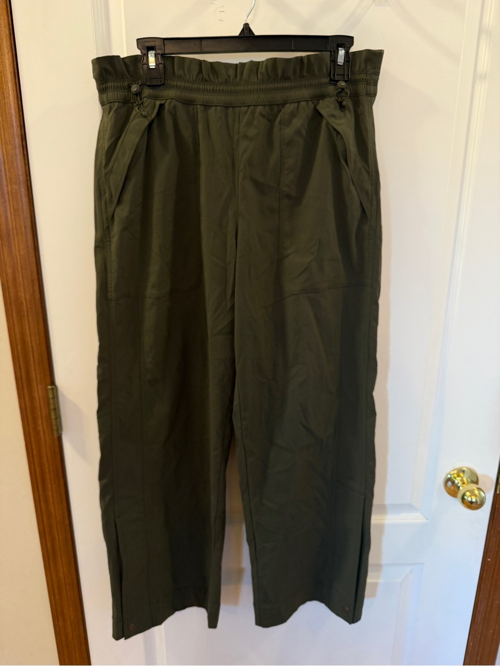 Athleta Olive Like NEW!!! Elastic-Waist Casual Chinos